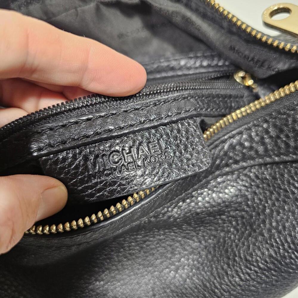 MICHAEL Michael Kors Raven Medium Leather Messenger Bag Black With Gold Hardwear - Picture 9 of 15